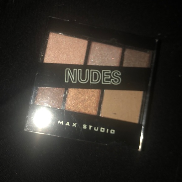 Makeup - Picture 2 of 2